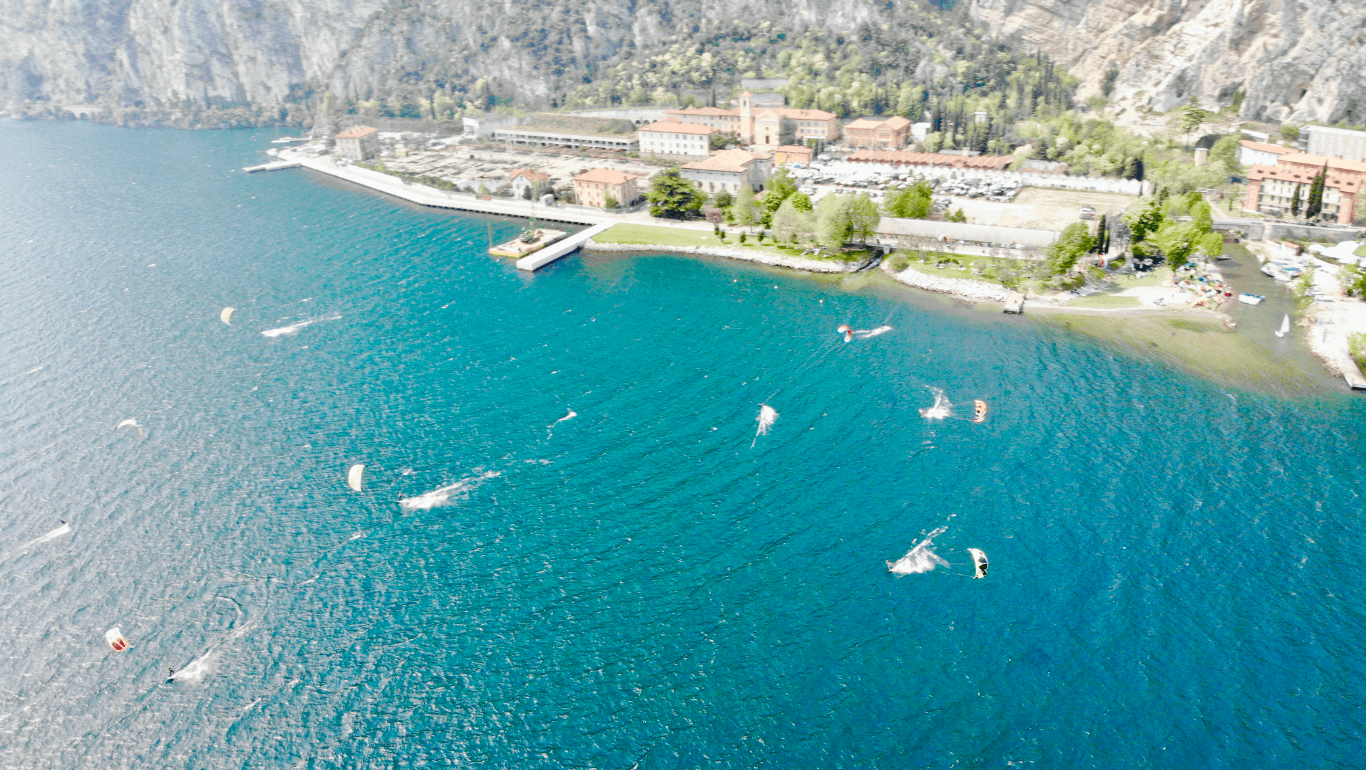 Come scegliere la migliore scuola di kitesurf sul Lago di Garda?