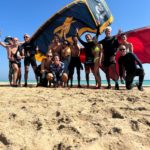 kitesurfers su spiaggia